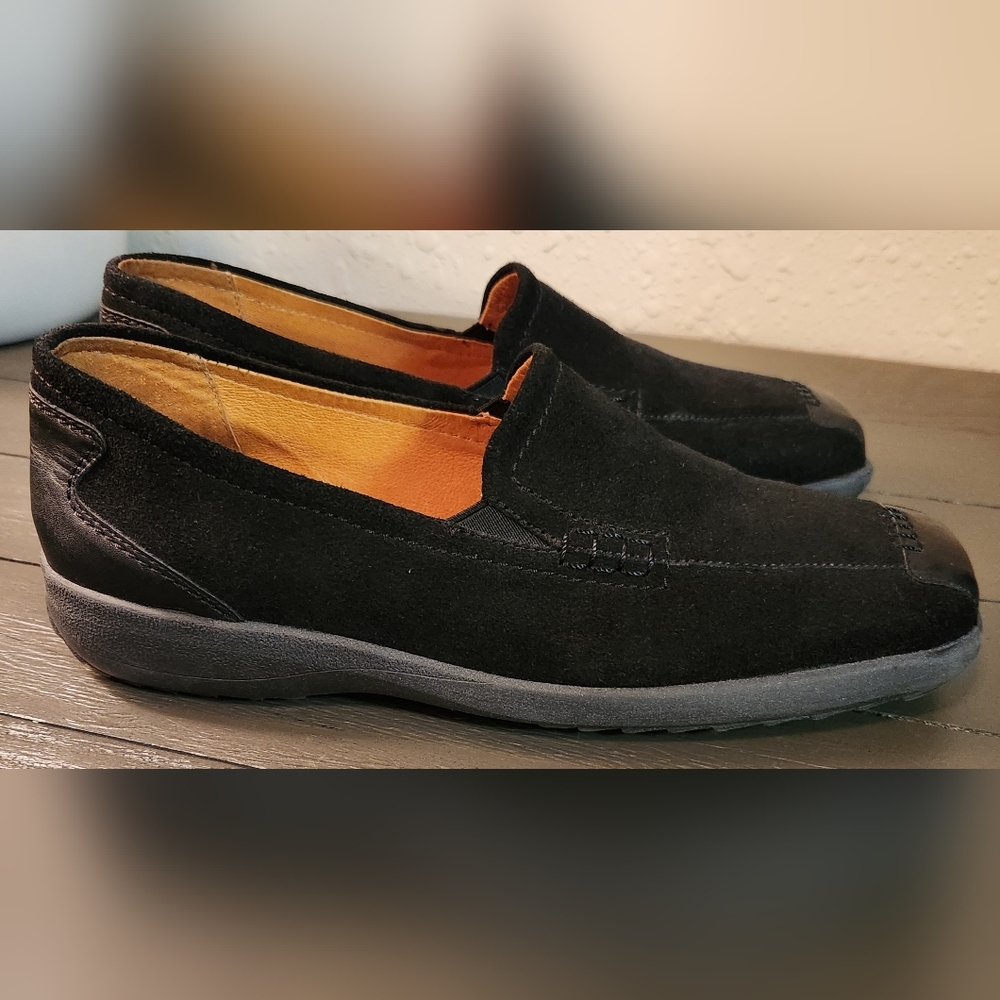 Spring Step Black Suede Flats - Picture 3 of 8